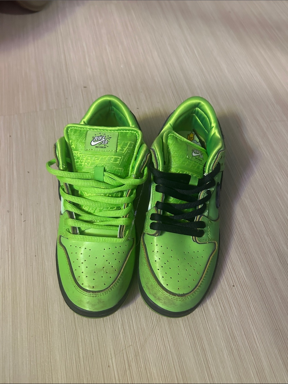 men’s powerpuff girls x Nike dunk low pro SB QS buttercup.Size 7 .EUR 40.5